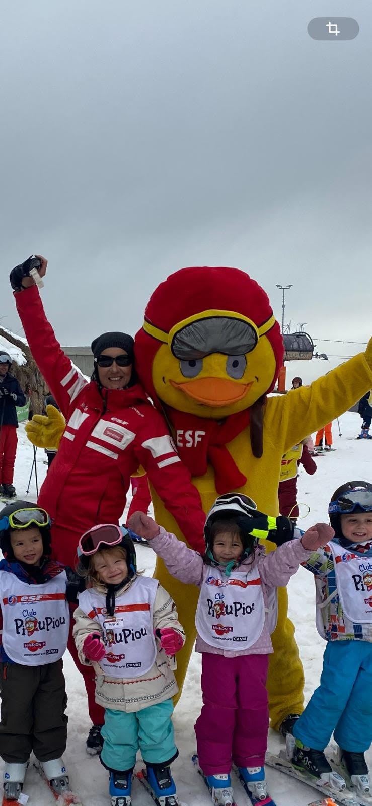 <p><strong>Sandrine Dupuch Drances.&nbsp;</strong></p><p><strong>Monitrice de ski /</strong><strong>&nbsp;Ecole de ski Français.</strong></p><p><br></p><p>"Apprendre à skier, c'est aussi apprendre à s'amuser.</p><p>Avec Piou Piou, le ski devient un jeu d'enfant"</p><p><br></p> -image